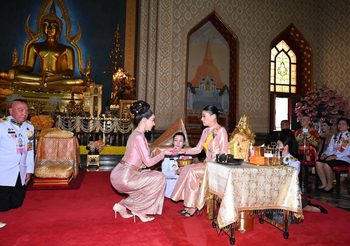 “ฮันนี่-ณภัค” รับพระราชทานของที่ระลึก จาก พระเจ้าลูกเธอ เจ้าฟ้าสิริวัณณวรี นารีรัตน ราชกัญญา