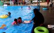 สร้างสระน้ำกลางสวนให้เด็กเรียนว่ายน้ำ