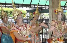 “นางรำ”ปรับตัวใส่เฟซชิลด์ระหว่างรำแก้บนป้องกัน โควิด-19