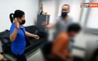 จับแล้ว! ผู้ก่อเหตุทำร้ายคนบนสะพานลอย เจ้าตัวอ้าง หมั่นไส้ท่าเดิน  – หวิดวุ่น เกือบโดนผู้เสียหายตบหัว