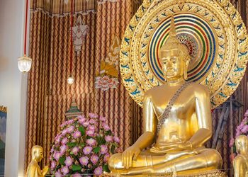 ขอพรชนะทุกสนาม ณ วัดชนะสงครามราชวรวิหาร