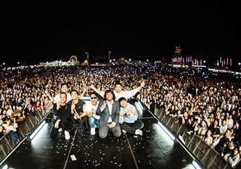 คนแน่นสิงห์ปาร์คฯ ก้อง ห้วยไร้ นำทัพ ‘ฟาร์มฮา’ ใน ‘ฟาร์มเฟส’ พร้อมด้วย JOKE SOCOOL-POLYCAT-BURIN และแขกรับเชิญสุดพิเศษ Brian อันยองฮาเซโย