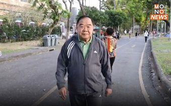 “ลุงป้อม” สุดฟิต! เดินออกกำลังกายสวนลุมฯ แต่เช้า แวะชมตลาด ชาวบ้านแห่ขอเซลฟี เชียร์นั่งนายกฯคนที่ 30