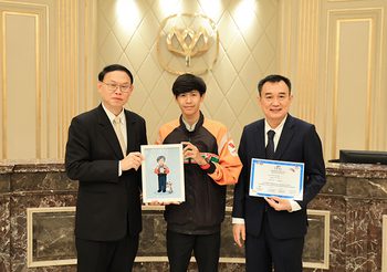 ฮีโร่ พนักงานเซเว่นฯ กระโดดช่วยแมวตกน้ำ รับรางวัล DNA ความดี 24 ชั่วโมง