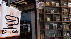 “Library Cafe” พักอ่านหนังสือเล่มโปรดพร้อมดื่มด่ำกาแฟรสชาติโดนใจ
