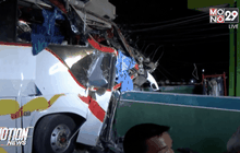 รถบัสนักท่องเที่ยวพุ่งชนเสาไฟฟ้า จ.ภูเก็ต