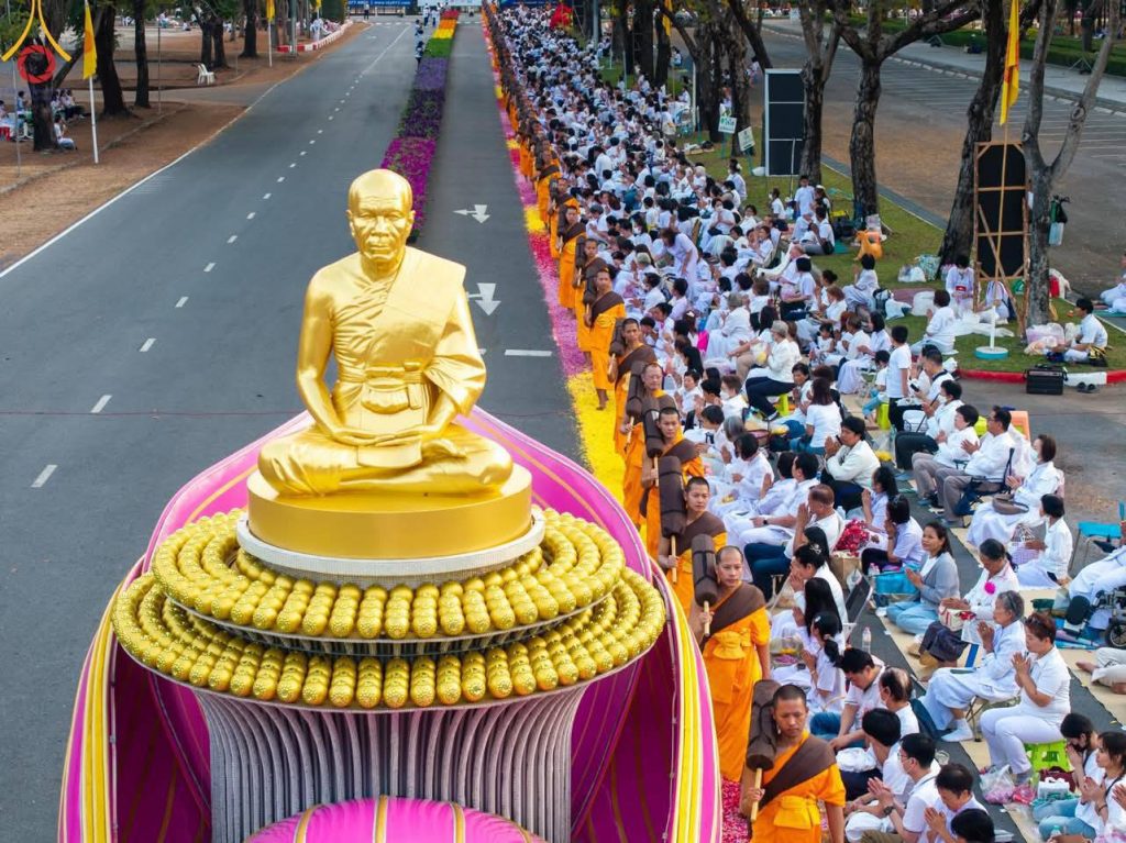 พระธรรมยาตรา 1,141 รูป เดินธรรมยาตราสู่อนุสรณ์สถานลำดับที่ 7 วัดพระธรรมกาย สถานที่ขยายวิชชาธรรมกาย