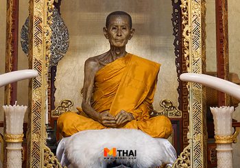 กราบหลวงปู่โต๊ะ ขอพรการงาน การค้า วัดประดู่ฉิมพลี กรุงเทพฯ