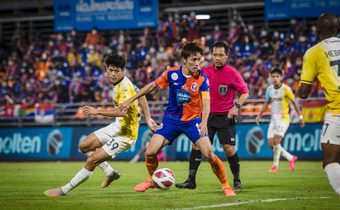 ดราม่าท้ายเกม!แข้งเทพไม่ยอมแพ้บุกแชร์แต้มท่าเรือช่วงทดเจ็บ 1-1