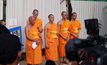 น้ำจากธรรมกายไหลท่วมสวนและบ้านเรือน