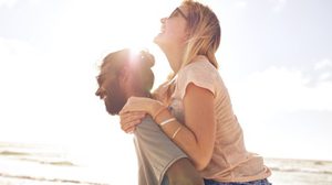 นักวิทยาศาสตร์เผย 2 คุณสมบัติที่จะทำให้คุณเป็น คู่รักที่มีความสุข