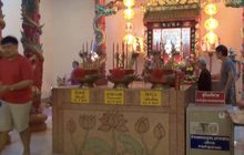 ชาวไทยเชื้อสายจีนขอพรสิ่งศักดิ์สิทธิ์เนื่องในเทศกาลตรุษจีน