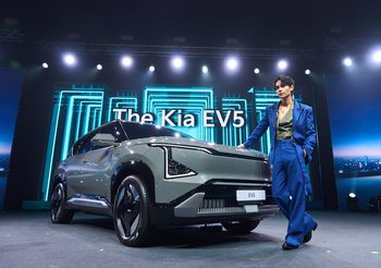 “เกีย เซลส์ (ประเทศไทย)” แทคทีม”เจฟ ซาเตอร์” ในงาน “Make A Bold Move With The Kia EV5″จัดเต็มกับมินิคอนเสิร์ต ฉลองการทรานส์ฟอร์มแบรนด์และความสำเร็จของ The Kia EV5