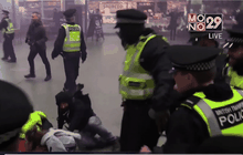 ตำรวจปะทะกลุ่มสนับสนุนผู้ลี้ภัยในอังกฤษ