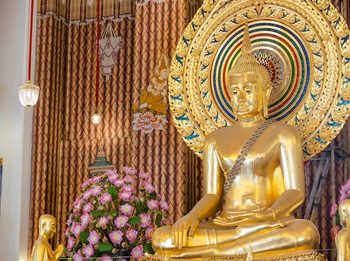 ขอพรชนะทุกสนาม ณ วัดชนะสงครามราชวรวิหาร