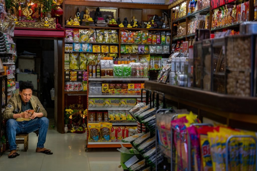 ร้านโชห่วย คือร้านขายของชำที่รวบรวมสินค้าหลากหลายประเภทไว้ในที่เดียว