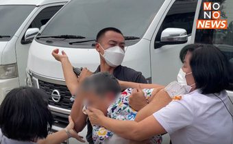 บ้านโป่ง​เดือด​! จนท.นำหญิงสูงวัยเห็นต่าง ตะโกนด่า “บิ๊กตู่” ออกจากพื้นที่​ ขณะขบวนรถนายกฯมา