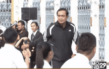 นายกรัฐมนตรี นำทีมข้าราชการทำเนียบฯ ออกกำลังกาย