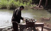 เกษตรกรเก็บเครื่องสูบน้ำจากคลองมะขามเฒ่าอู่ทอง