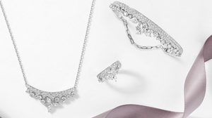 อวดโฉม!! เครื่องประดับเพชร สุดหรู เลอค่า ของขวัญต้อนรับปีใหม่