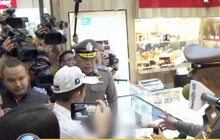 คุมตัวผู้ต้องหาทำแผนจี้ร้านทองออโรร่า