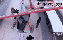 เครื่องบินเล็กจอดฉุกเฉินบนทางหลวงในรัสเซีย