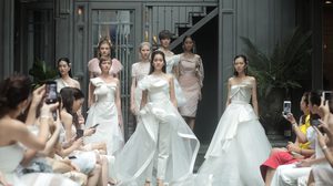 ทราย กรรณิการ์ ครีเอทีฟไดเร็คเตอร์ แบรนด์ เชอ-ซี (Cher’Z) อวดโฉมคอลเลกชั่นล่าสุด