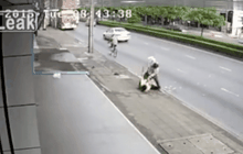 คลิปทำร้ายคนเดินถนนย่านลาดพร้าว