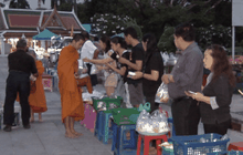 ประชาชนทั่วประเทศ ร่วมทำบุญตักบาตร