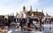 ประชาชนร่วมใจทำความสะอาดสนามหลวง