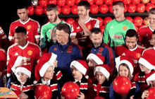 เบื้องหลัง “ปิศาจแดง” ถ่ายการ์ดคริสต์มาส