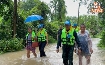 ทหารระดมกำลังช่วยชาวสงขลาติดน้ำท่วมสูง 2 ม. – กระแสน้ำไหลเชี่ยวจัดทำรถบรรทุกตกข้างทาง