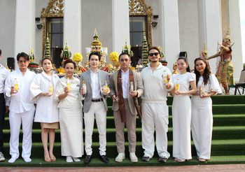 คุณไอซ์ กฤตภาส นำทีม แมน การิน, เอ พศิน และ บีม ศรัณยู ร่วมงานพิธีพุทธาภิเษกน้ำมนต์ 111 วัด มวลสารตั้งต้นสู่น้ำดื่ม Dhevamon เดวามน 111
