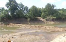 จ.พิจิตร ทำคันกั้นเก็บกักน้ำแม่น้ำยม