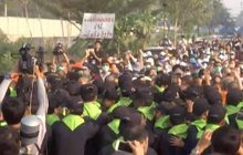 เกิดเหตุปะทะระหว่างพระวัดธรรมกายกับตำรวจ