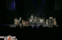 วงร็อคดังเล่นคอนเสิร์ตในโรงละครที่ปารีสอีกครั้ง