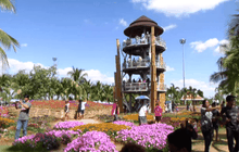 ประชาชนยังคงใช้เวลาวันหยุดท่องเที่ยว