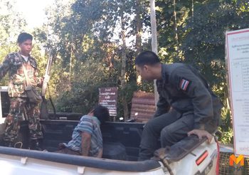หนุ่มพม่าคาดเมายา ใช้อาวุธมีดไล่ฟันตำรวจ