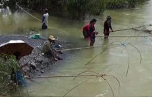 ระดับน้ำในอำเภอเมืองจังหวัดตรังยังท่วมสูง