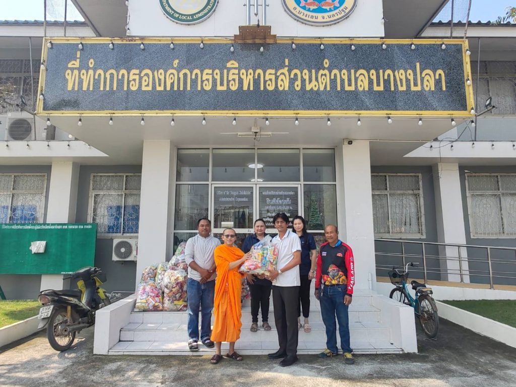 โครงการธรรมยาตราฯ ปีที่ 13 มอบอาหารตักบาตรแก่เครือข่าย บวร นครปฐม 31 แห่ง