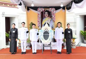 “ตลาดเพชรพิชญา” ได้รับพระราชทานพระบรมราชานุญาต ร่วมเป็นเจ้าภาพบำเพ็ญกุศล พร้อมถวายพวงมาลาและเข้าร่วมพระพิธีสวดพระอภิธรรมพระบรมศพสมเด็จพระนางเจ้าสิริกิติ์ พระบรมราชินีนาถ พระบรมราชชนนีพันปีหลวง