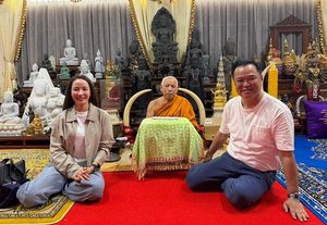 นายกสายมู อนุทิน เจิมมือ วัดราชบูรณะ กราบพระพุทธชินราชก่อนเดินทางราชการสำคัญ