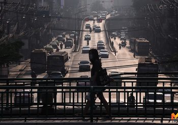 ปชช.แห่สวมหน้ากากกันฝุ่น PM 2.5 หลังยังมีฝุ่นละอ่องทั่วกรุงฯ