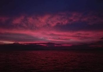 สวยงามแต่น่ากลัว ภาพท้องฟ้าสีแดงในพื้นที่ภาคใต้ หลังเกิดพายุปาบึก