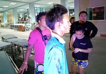 วัยรุ่นสุดโหด! กระหน่ำยิง-รุมทำร้ายเด็กแว้นเจ็บ 2 ราย เหตุไม่พอใจท่อรถเสียงดัง