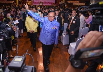 ‘นายกฯ’ ฉุนถูกชาวเน็ตเหน็บเอาแต่รดน้ำลดฝุ่น สั่งลดใช้ ‘น้ำมันดีเซล’