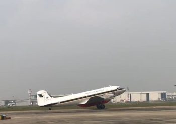 กองทัพอากาศจัดเครื่องบิน BT-67 บินโปรยละอองน้ำ บรรเทาปัญหาฝุ่นละออง