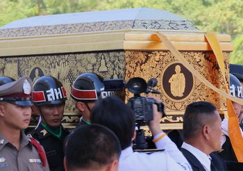 เคลื่อนสรีระสังขาร หลวงพ่อคูณ สู่ฌาปนสถานแล้ว ศรัทธาบุญนับแสนร่วมพิธีแน่น