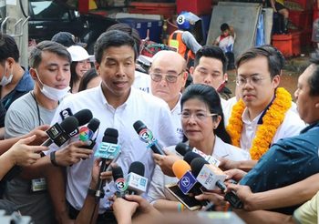 ‘หญิงหน่อย’ ควง ‘ชัชชาติ’ ลงพื้นที่แยกลำสาลี-ตลาดบางกะปิ