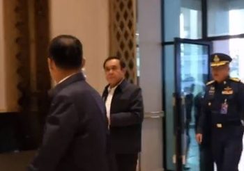 นายกฯ ลงพื้นที่เมืองคอน ให้กำลังใจผู้ประสบภัย ‘พายุปาบึก’